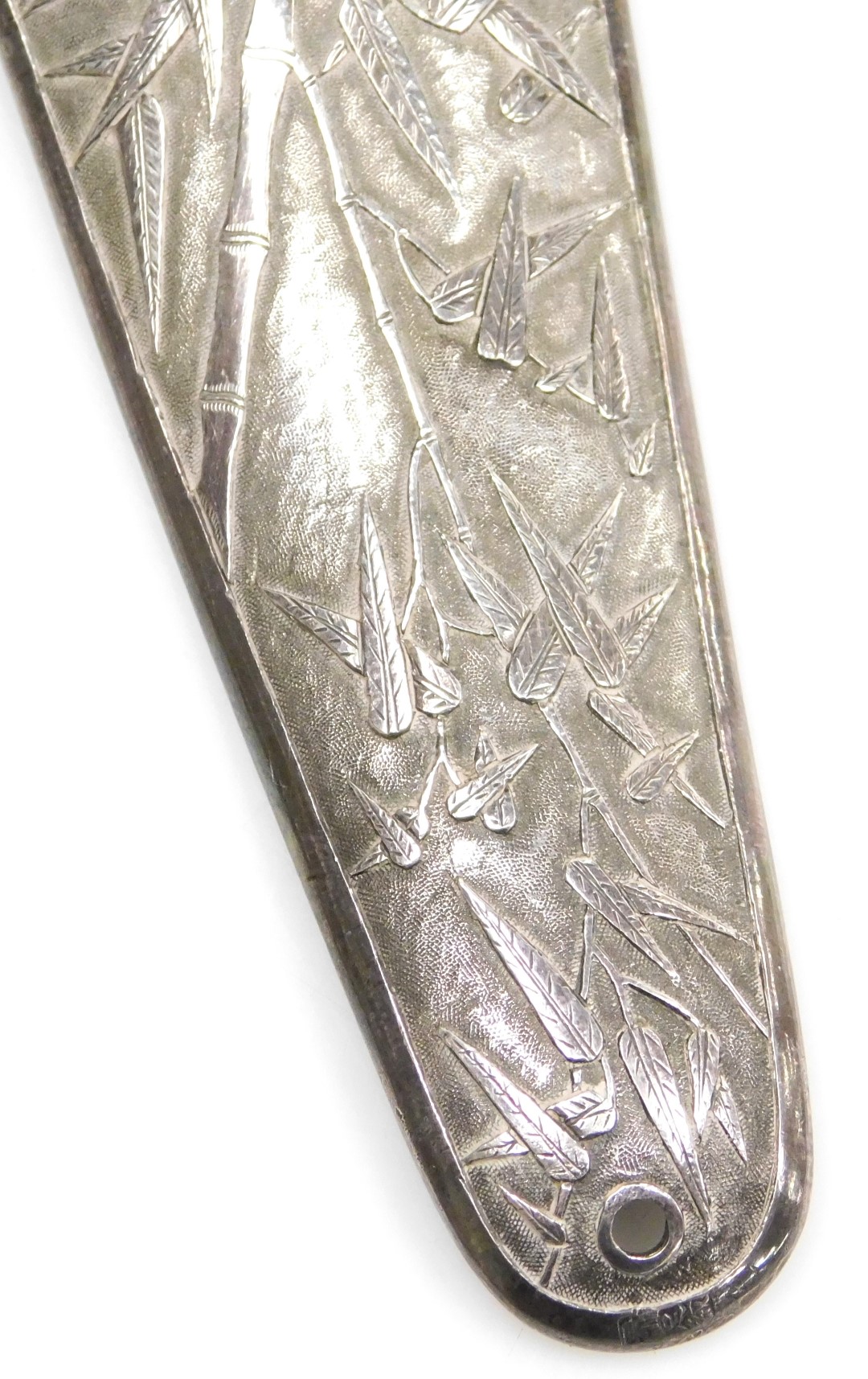 A Qing dynasty silver shoe horn, embossed with bamboo, bears three character mark, 1.99oz, 12.5cm lo - Image 4 of 4