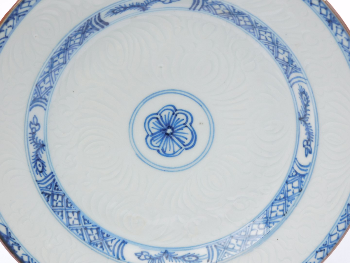 An 18thC Qing dynasty blue and white plate, an hua decorated with stylised flowers, within hatched b - Image 2 of 4