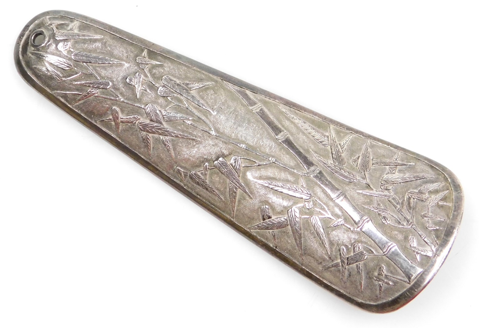 A Qing dynasty silver shoe horn, embossed with bamboo, bears three character mark, 1.99oz, 12.5cm lo