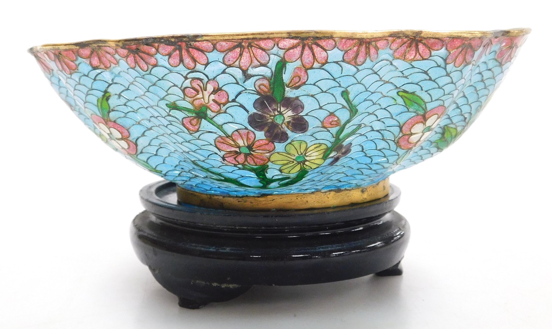 A 20thC Chinese plique-a-jour enamel bowl, of fluted form, decorated with flowers on a turquoise gro - Image 7 of 20