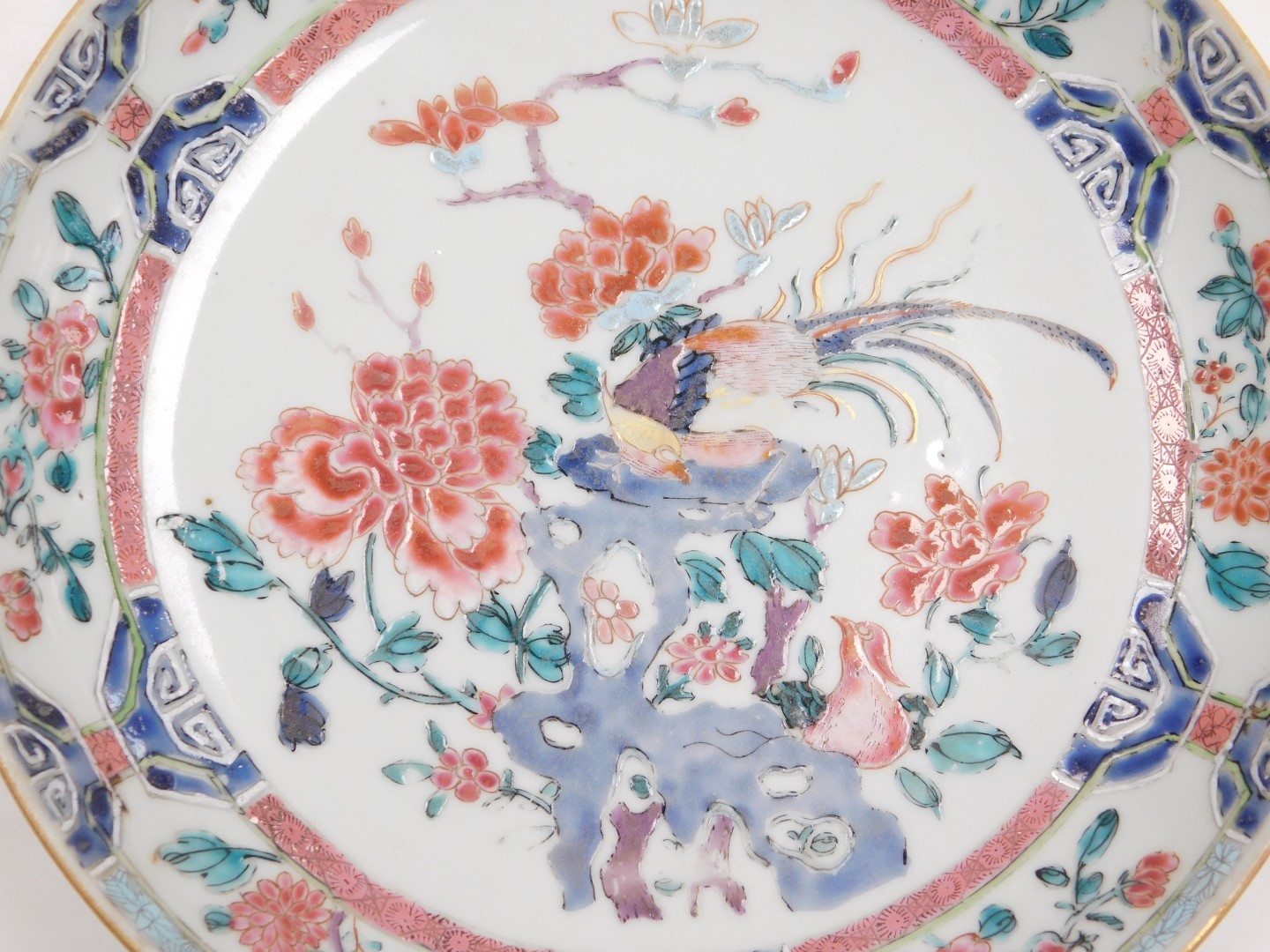 A late 18thC Qing dynasty famille rose porcelain saucer dish, painted with peonies and Chinese pheas - Image 5 of 5