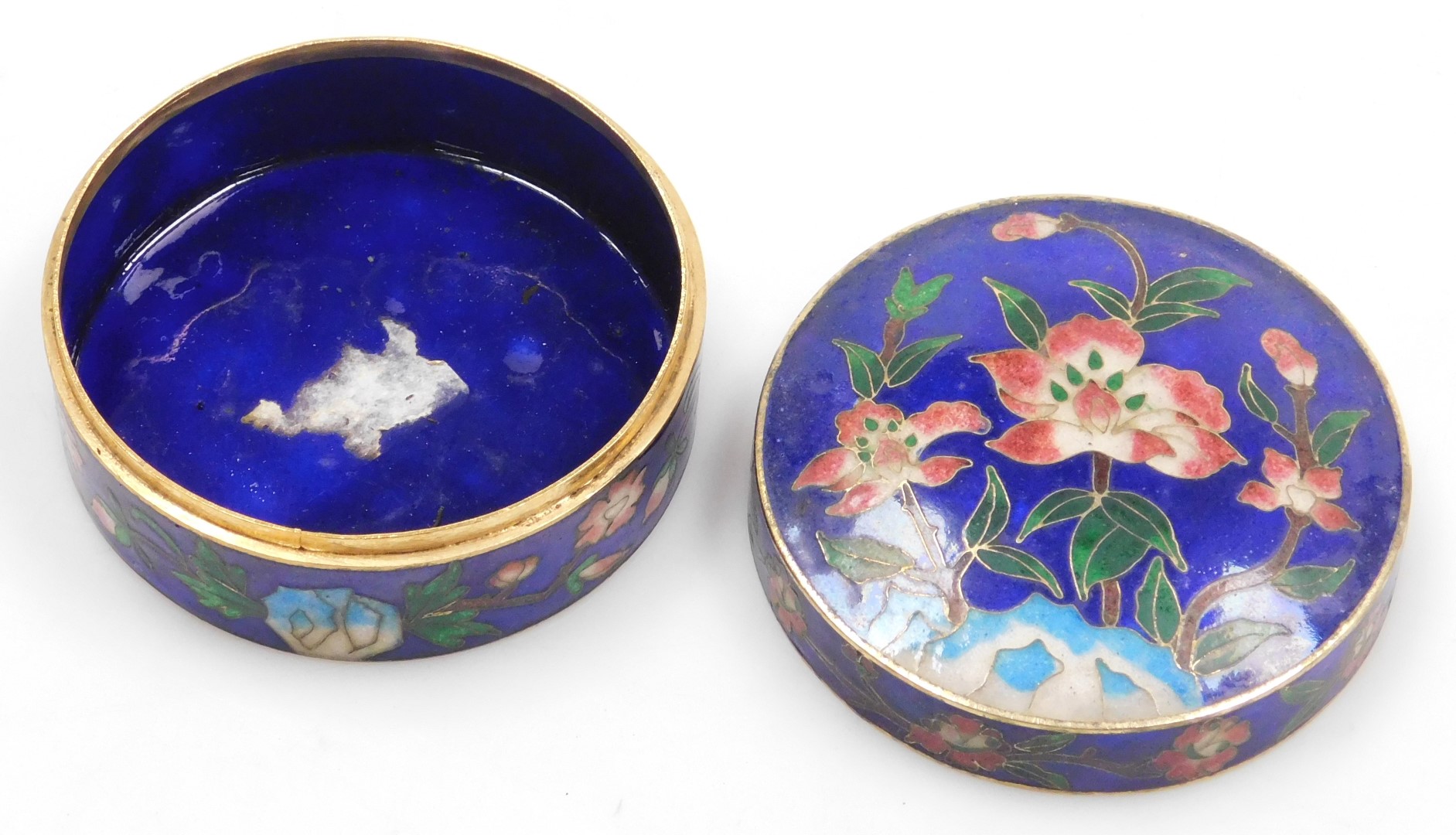 A 20thC Chinese plique-a-jour enamel bowl, of fluted form, decorated with flowers on a turquoise gro - Image 18 of 20