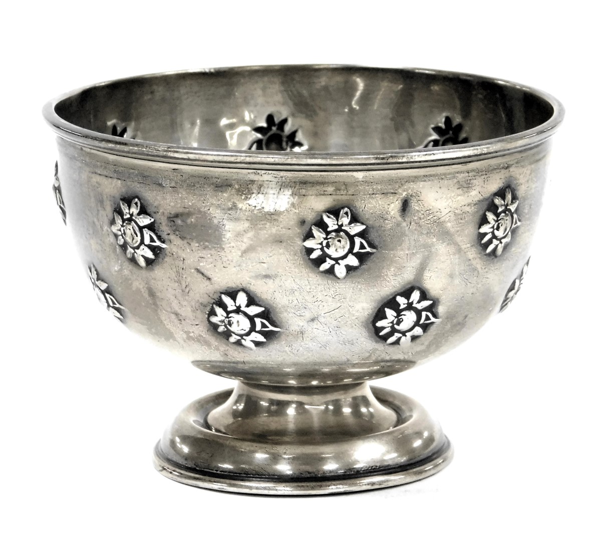 An Edward VII silver sugar bowl, with repousse repeating flower heads, Birmingham 1905, 1.97oz.