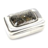 A George III Scottish silver and agate snuff box, Robert Grey, Edinburgh 1797, 1.74oz.