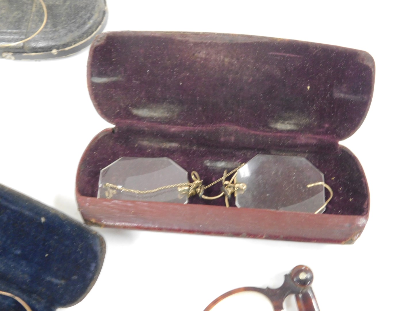 A group of early 20thC spectacles, some gold rimmed, cased, together with pince-nez, and lorgnettes. - Bild 5 aus 5