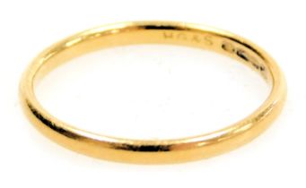 A 22ct gold wedding band, size P, 2.4g.