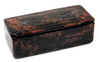 A Georgian faux tortoiseshell snuff box, the hinged lid with wirework inlay, 9cm wide.