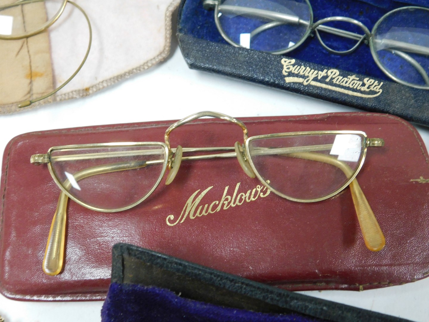 A group of early 20thC spectacles, some gold rimmed, cased, together with pince-nez, and lorgnettes. - Bild 2 aus 5