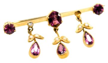 An Edwardian amethyst and seed pearl trembleuse floral bar brooch, yellow metal, 2.8g (AF)