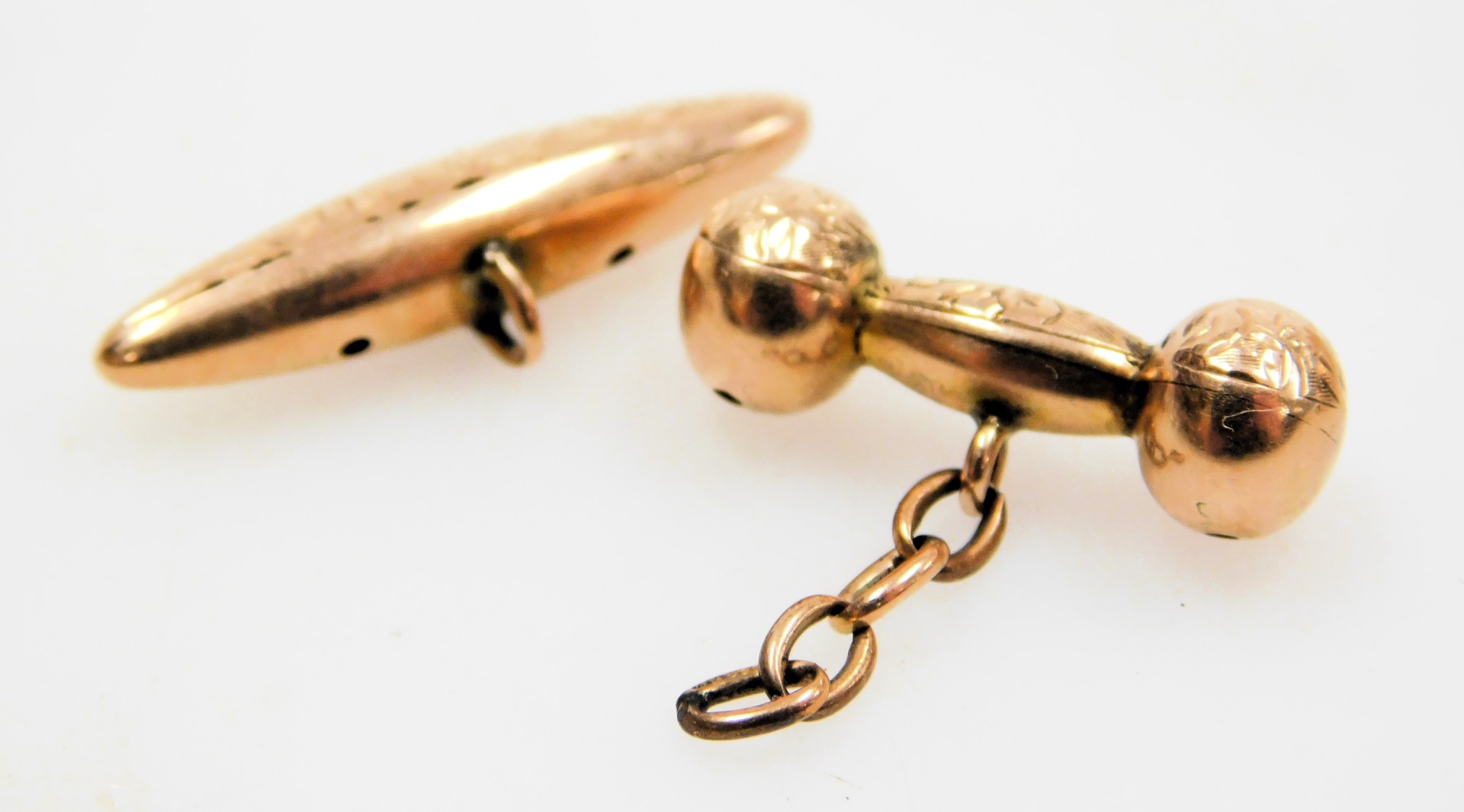 A pair of 9ct rose gold cufflinks, of torpedo, barbell and chain link form, with floral engraving, 3 - Image 2 of 3