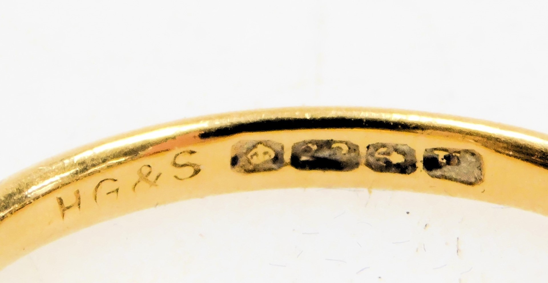 A 22ct gold wedding band, size P, 2.4g. - Bild 2 aus 2