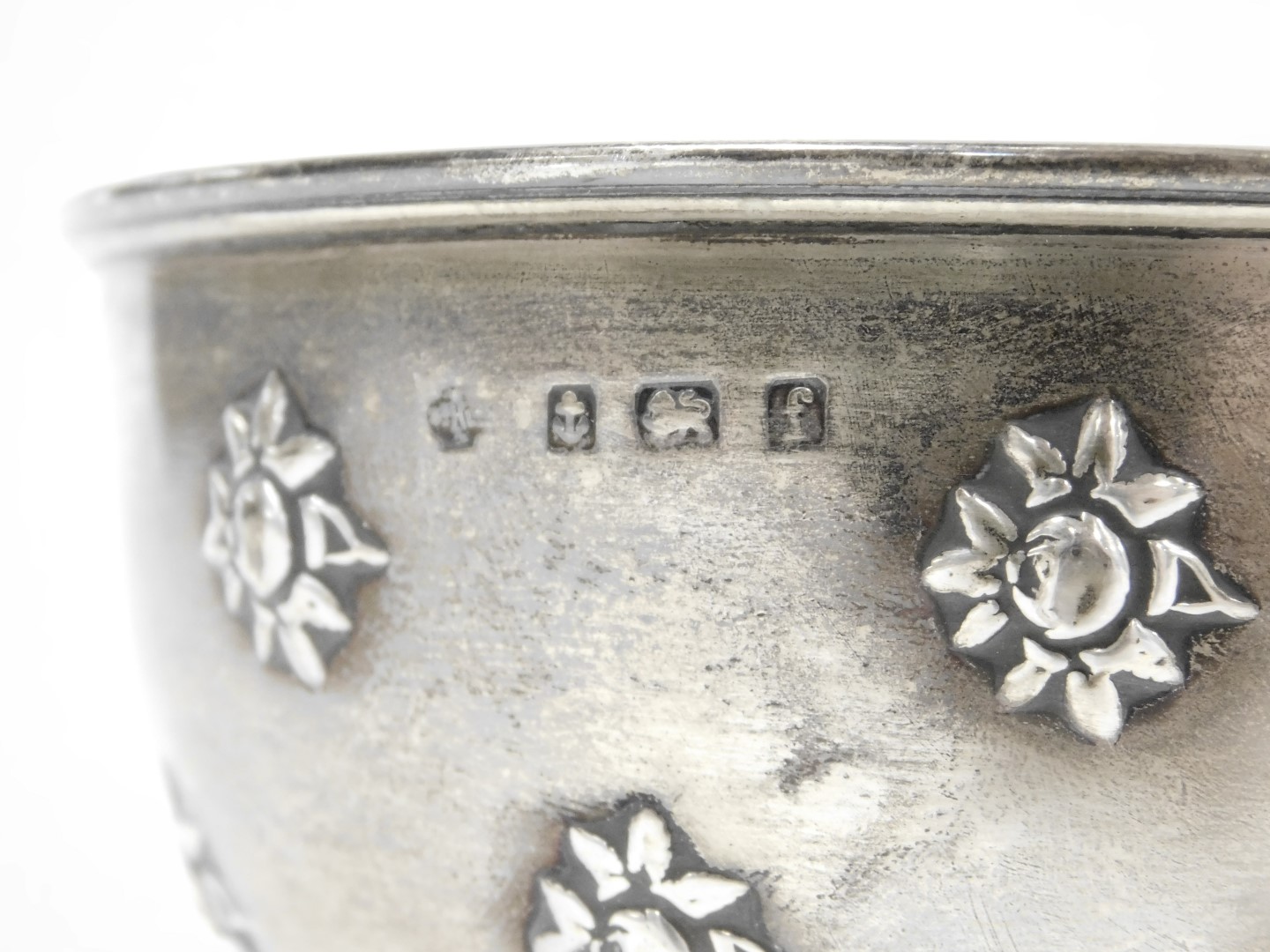 An Edward VII silver sugar bowl, with repousse repeating flower heads, Birmingham 1905, 1.97oz. - Image 2 of 3
