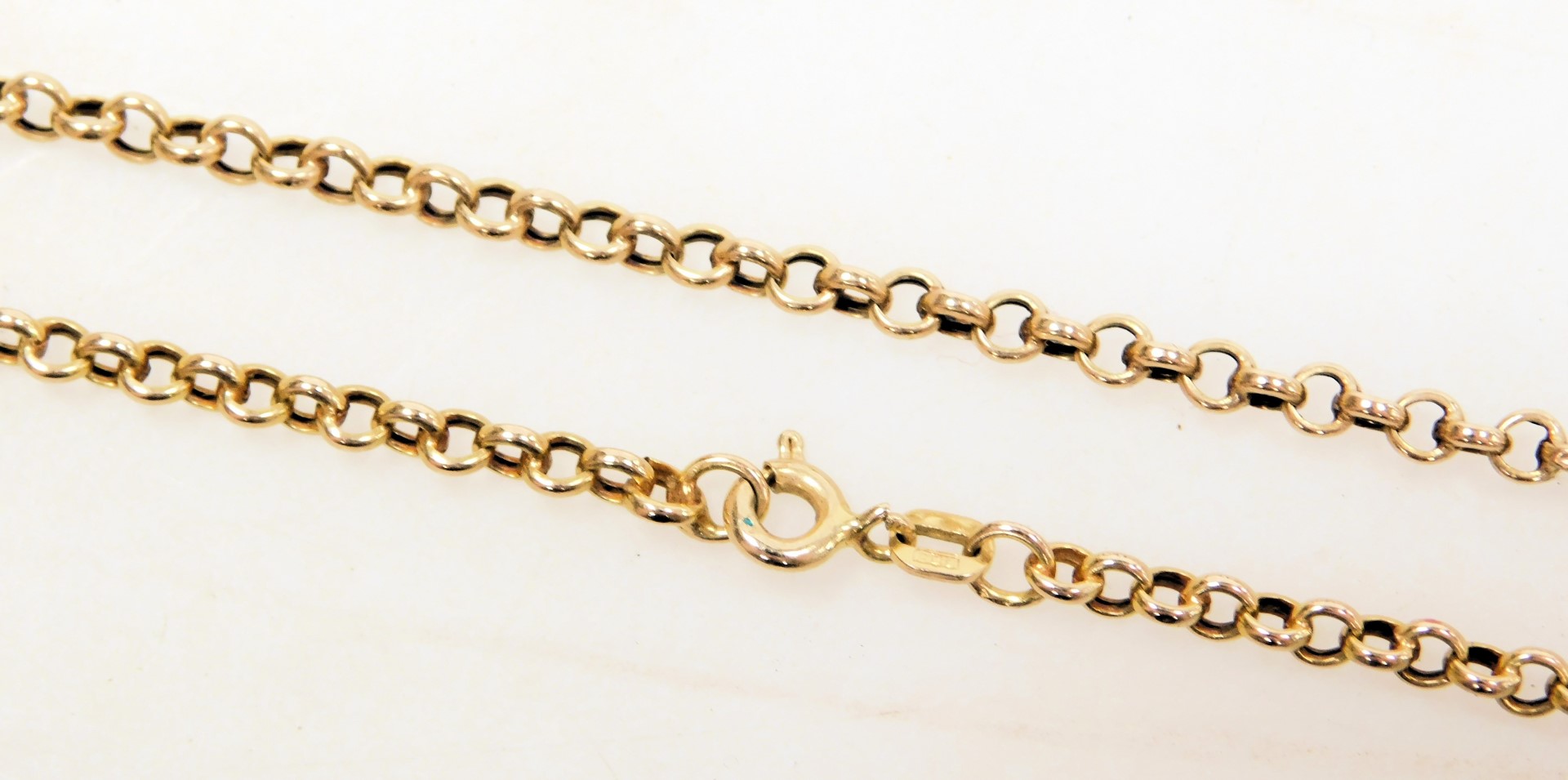 A 9ct gold belcher link neck chain, on a bolt ring clasp, 3.4g. - Bild 2 aus 2