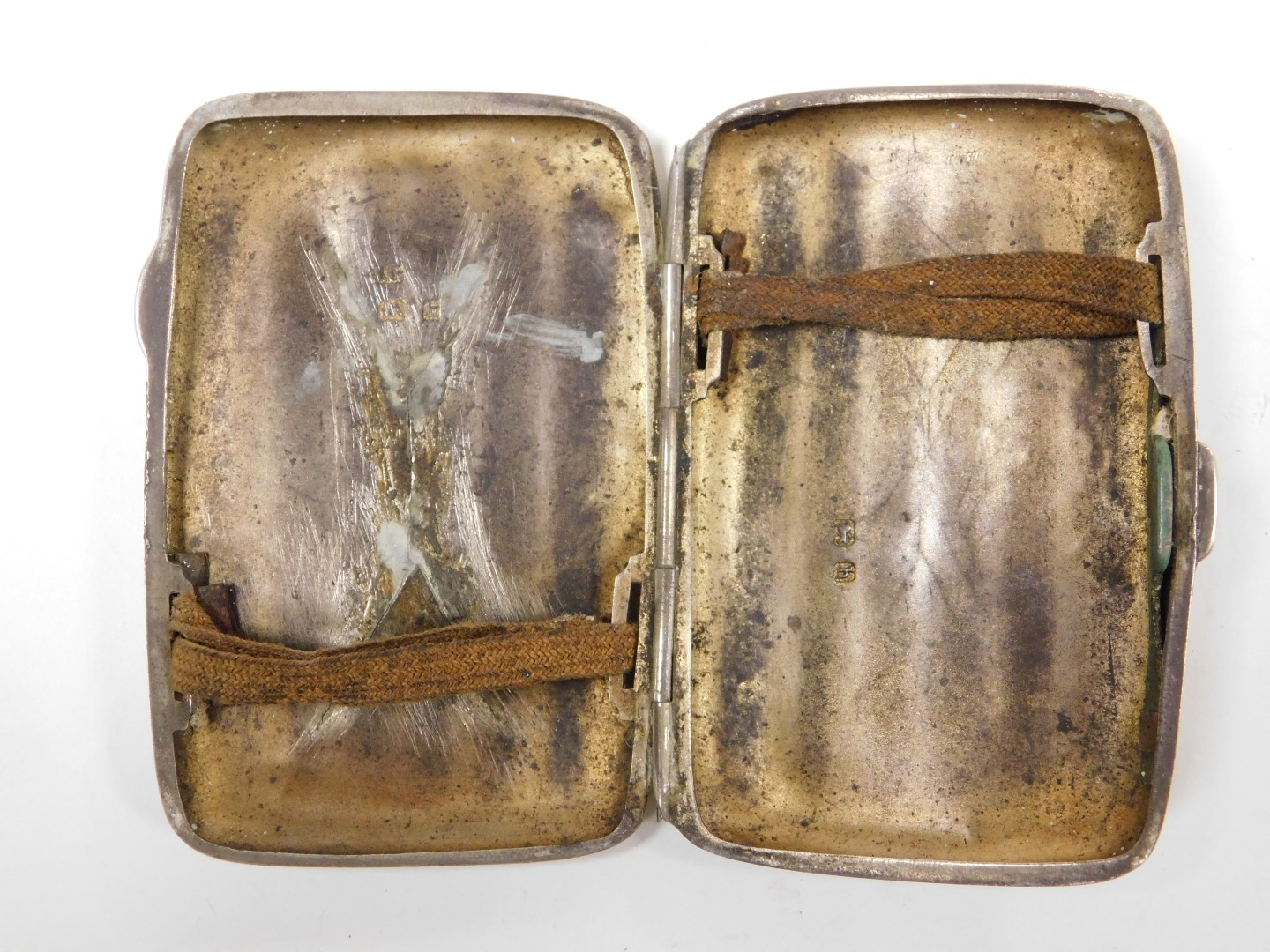 A George V silver curved calling card case, with engine turned decoration, rectangular reserve monog - Image 4 of 7