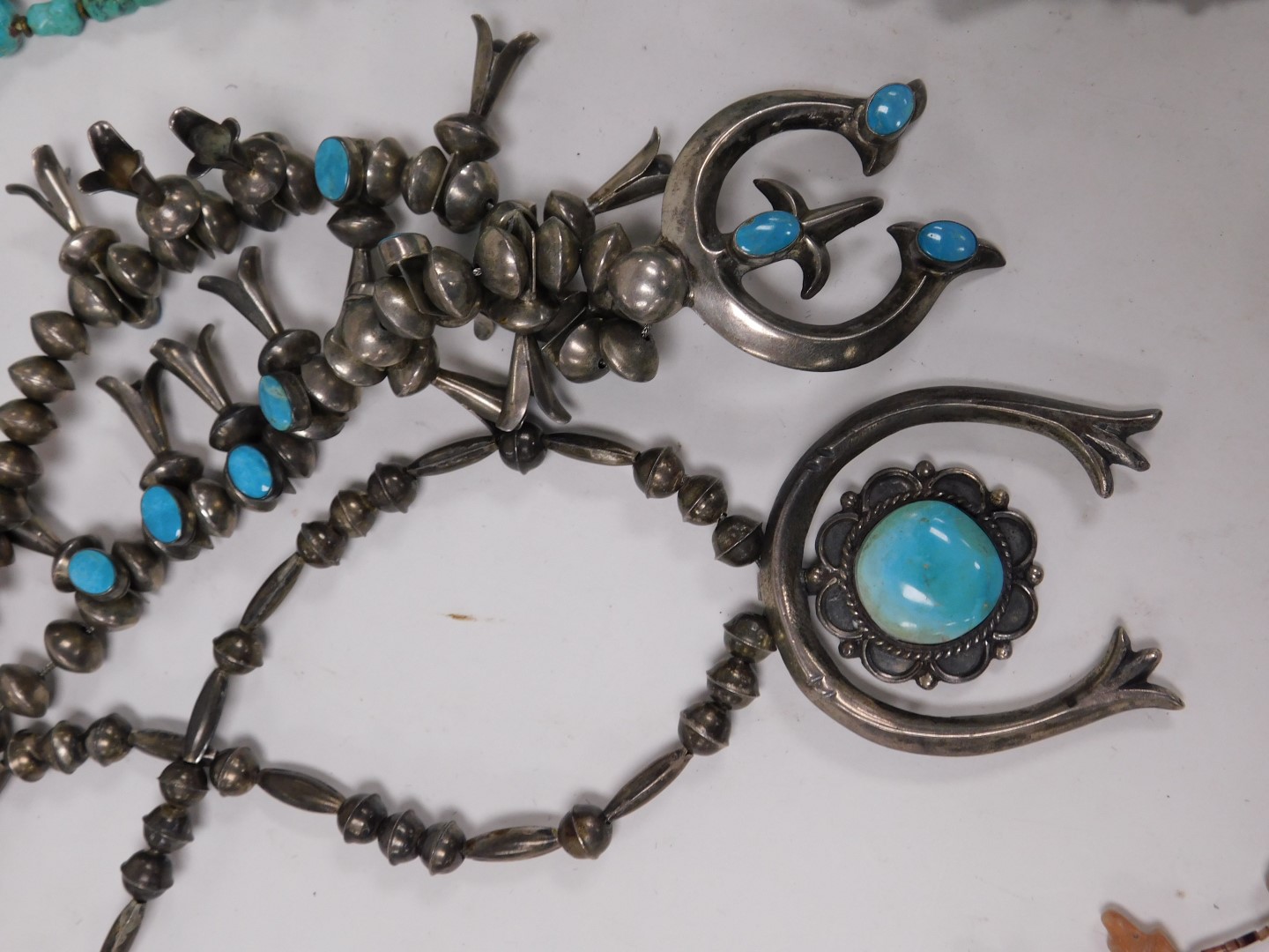 A group of Navajo and other turquoise set jewellery, including necklaces, bangles and pendants. (a q - Image 4 of 5
