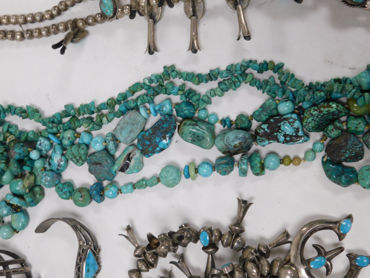 A group of Navajo and other turquoise set jewellery, including necklaces, bangles and pendants. (a q - Image 3 of 5