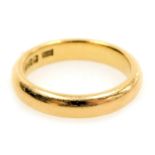 An 18ct gold wedding band, size L, 5.7g.