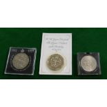 Commemorative coinage, British, including Silver Jubilee of Queen Elizabeth II coin, and a five poun