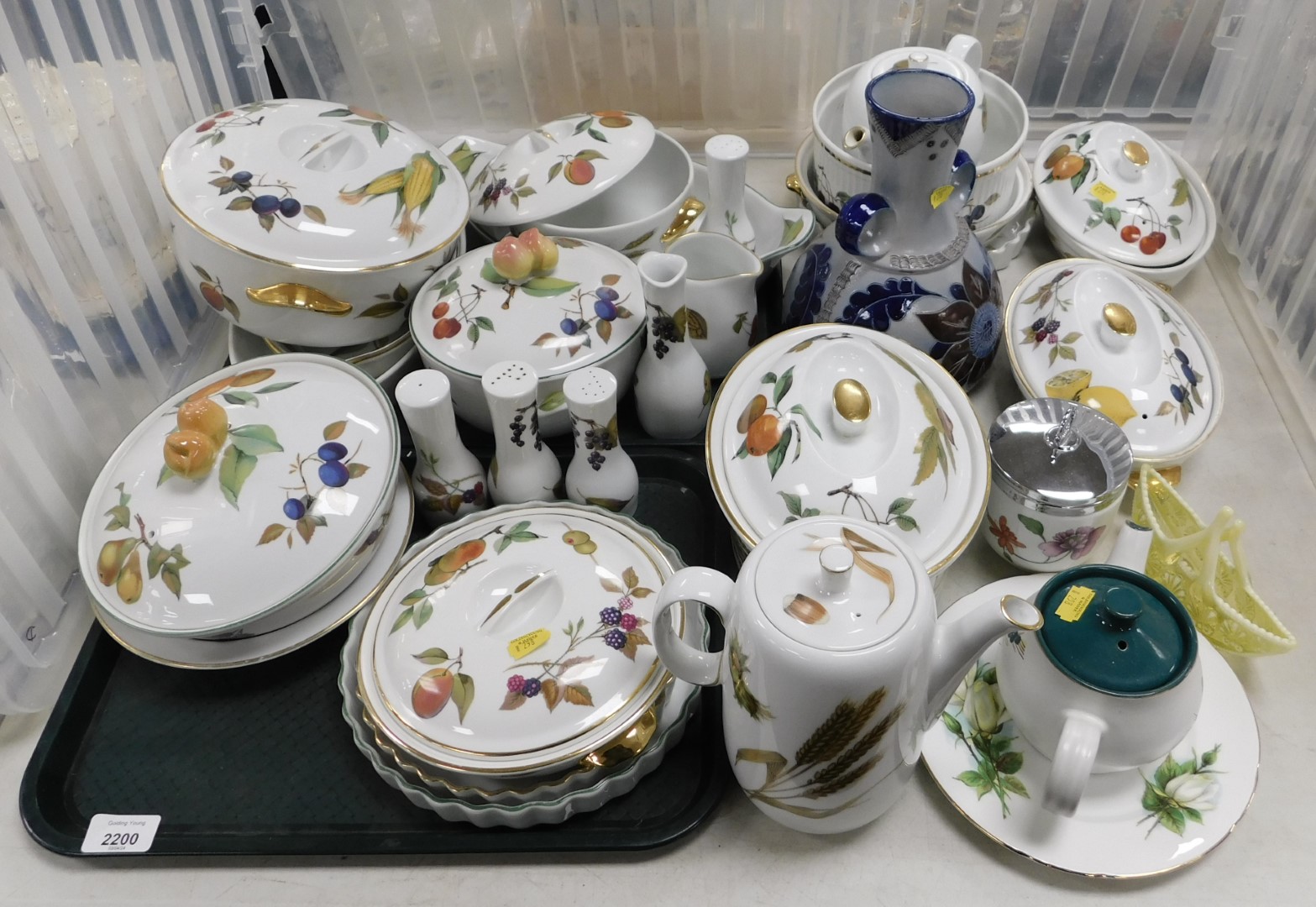 Ceramics, including a Green Wheat pattern teapot, a quantity of Royal Worcester pattern Evesham patt