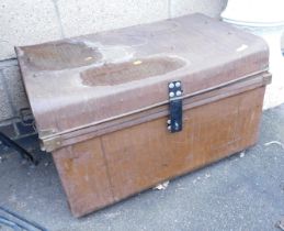 A metal trunk, 45cm high, 72cm wide, 46cm deep.