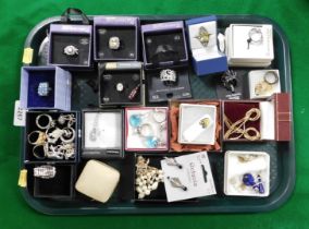 Costume jewellery, to include mostly boxed items, rings, necklaces, etc. (1 tray)