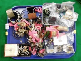 Costume jewellery, to include bracelets, bangles, necklaces, brooches, rings, etc. (1 tray)