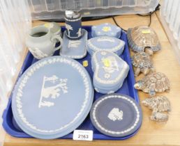 Ceramics, to include Wedgwood Jasperware, Wade, etc. (1 tray)