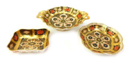 Three Royal Crown Derby Imari pattern trinket dishes, comprising a twin handled footed dish, 16cm di