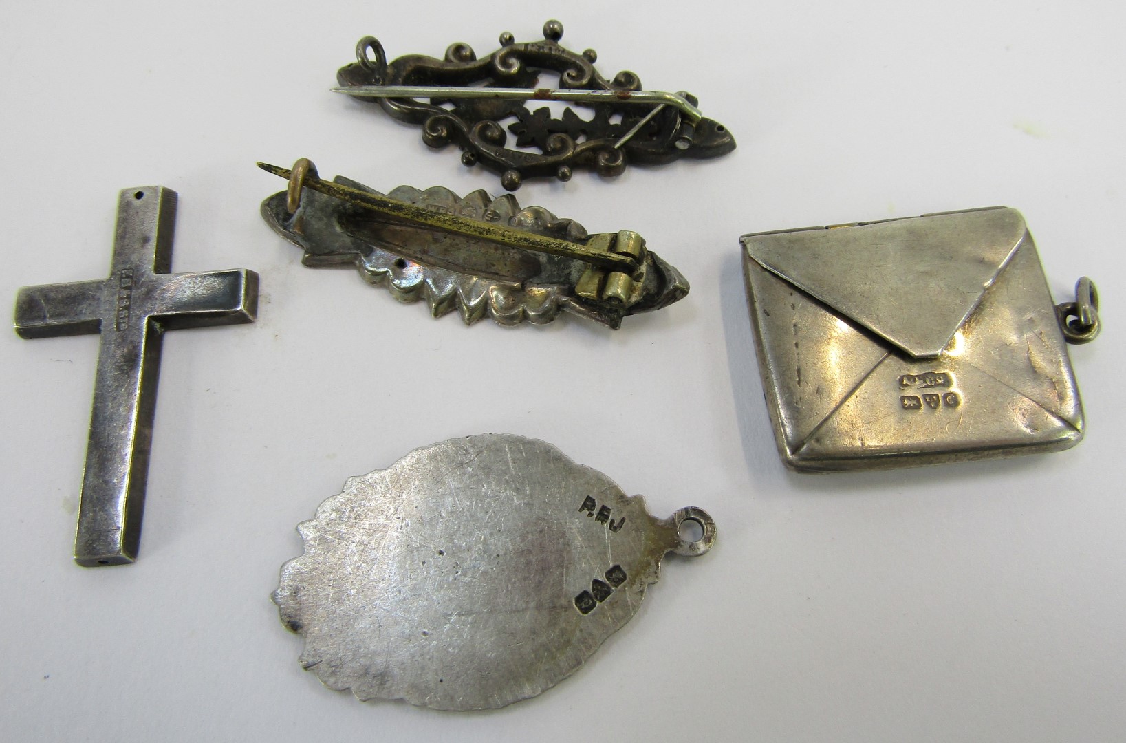 Victorian and later silver and other trinkets, comprising an envelope stamped locket, Victorian swal - Image 2 of 2