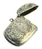 An Edward VII silver Vesta case, of oval form, with engraved foliate decoration, circular reserve, m