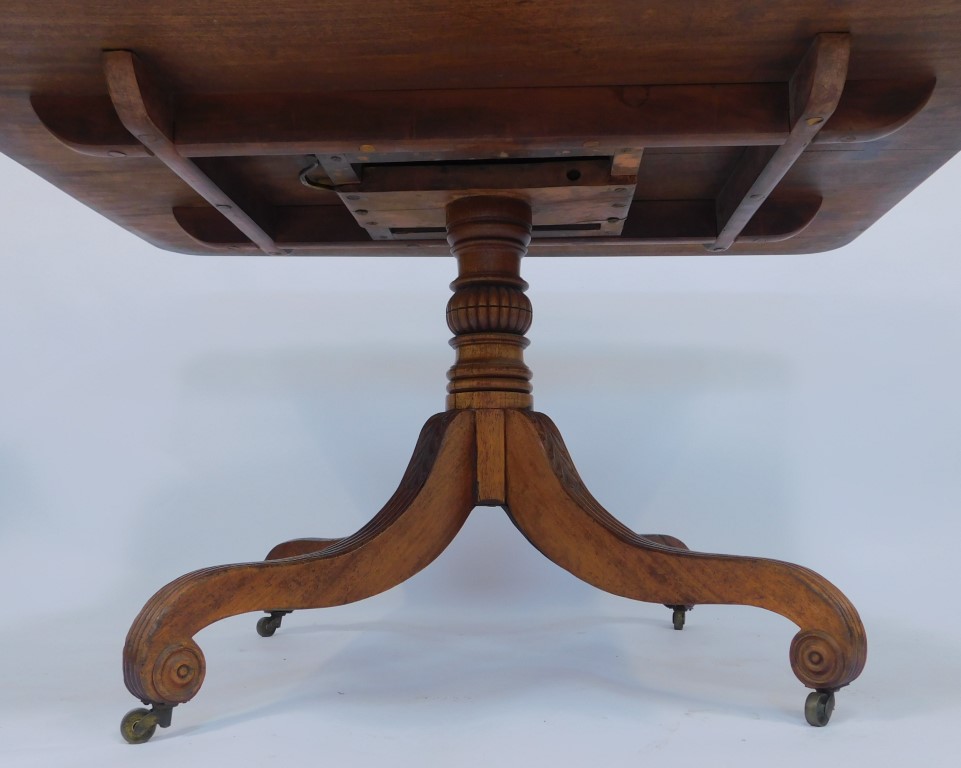 A mahogany and rosewood cross banded dining table, the rectangular top with a rounded edge, on a tur - Image 3 of 5