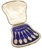A set of Edward VII silver teaspoons and tongs, each with vacant crest and lion top, maker JR, Sheff