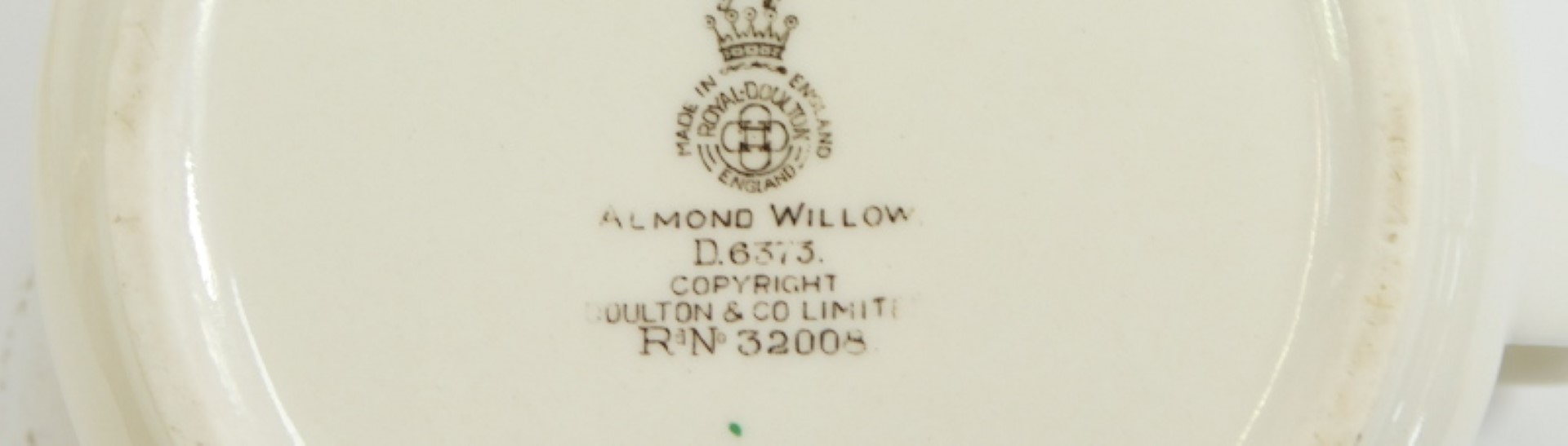 A Royal Doulton part tea and dinner service decorated in the Almond Willow pattern, to include turee - Image 3 of 3