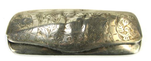 A George V silver glasses case, with enveloped lift hinged lid, with engraved foliate decoration, sh