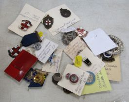 A collection of badges and brooches, to include Queen Victoria Silver Jubilee brooch, Edward VIII Sa