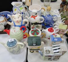 Various novelty teapots, to include cat, chef, pig, etc. (a quantity)