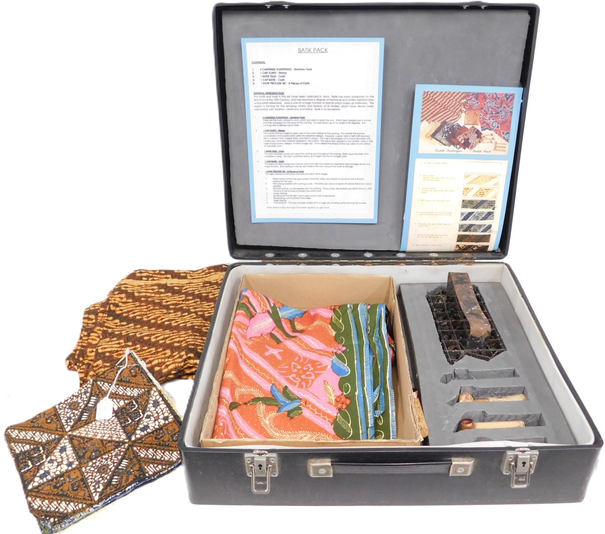 A Batik museum pack, in travel case.