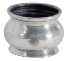 A George VI silver pot, of pot belly, with lobed border, maker D&F Birmingham 1944, 1.47oz, 4cm high