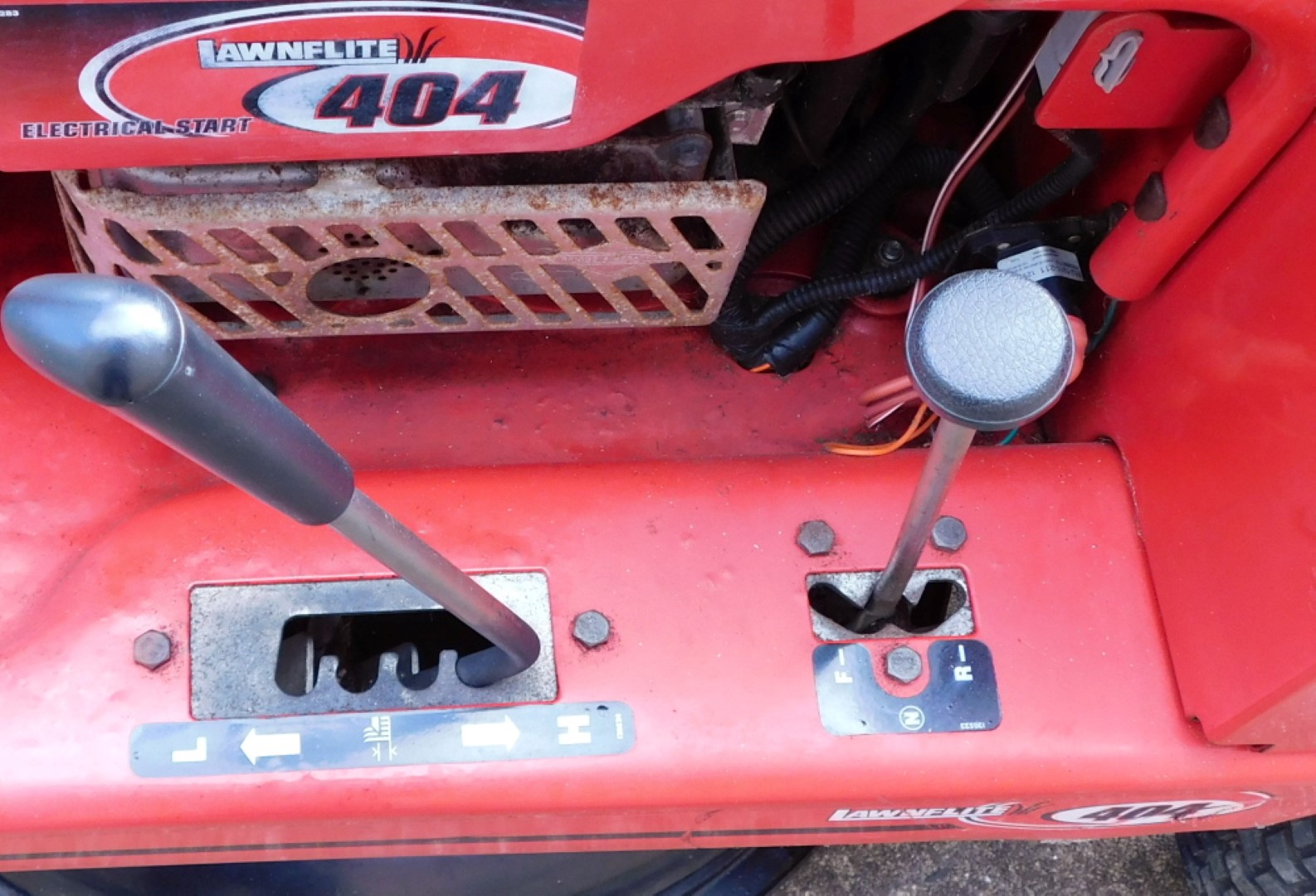 A Lawnflite 404 petrol ride on mower, in red. - Image 4 of 5