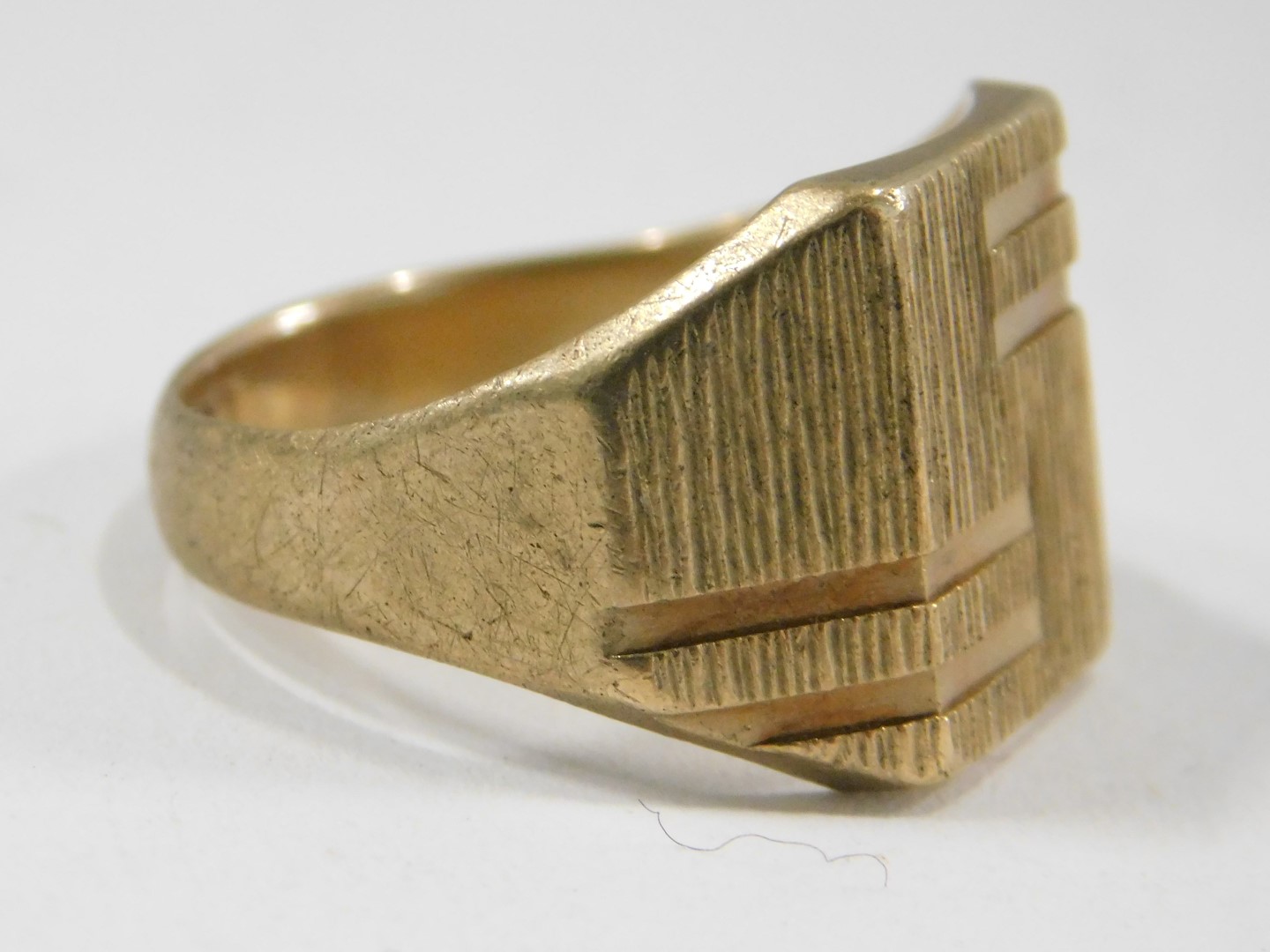 A 9ct gold signet ring, with bark effect and striped square panelled top, Birmingham 1970, ring size - Image 3 of 3