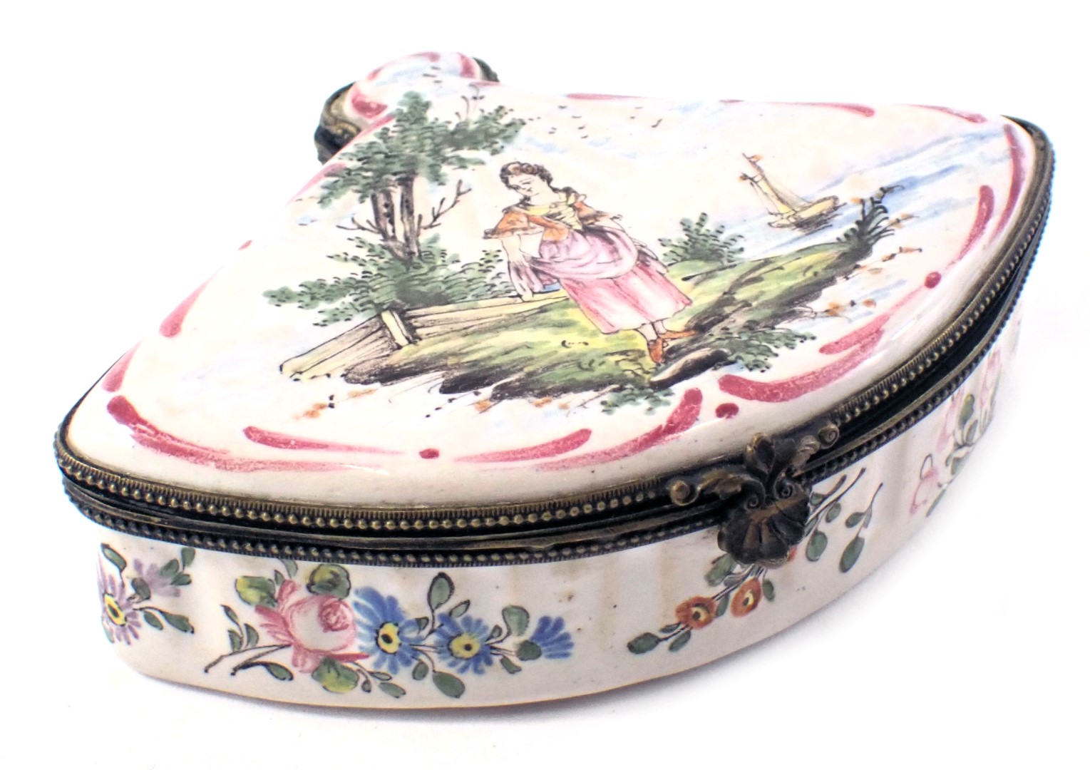 A late 18th/early 19thC French Faience porcelain Veuve Perrin fan shaped box, the lid decorated with