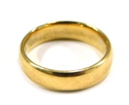 An early 20thC gold wedding band, of plain design, Birmingham 1923, ring size L, 5g, boxed.