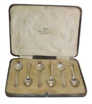 A set of six George V silver Walker & Hall bead topped teaspoons, each with drop fan design, Sheffie