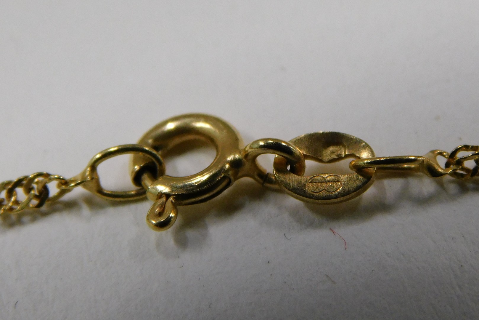 A fancy link neck chain, yellow metal stamped 375, 42cm long, 1.3g. - Image 2 of 2