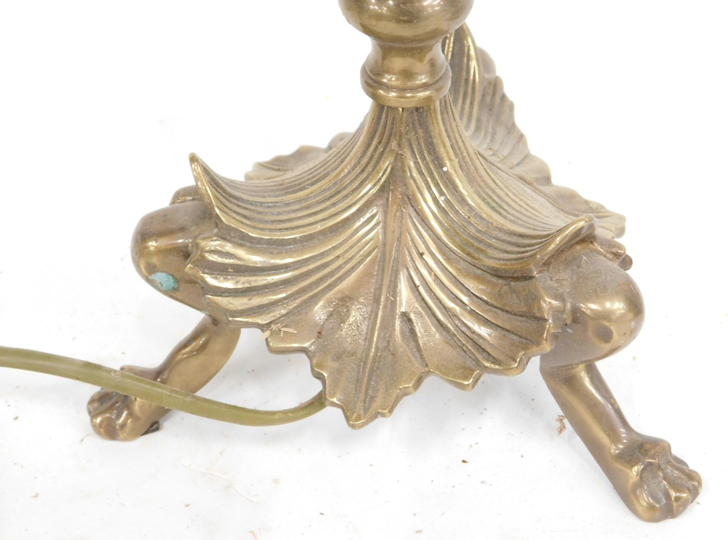 A 19thC brass table lamp, converted to electricity, on a moulded leaf base, 62cm high, etc. (2) - Image 2 of 3