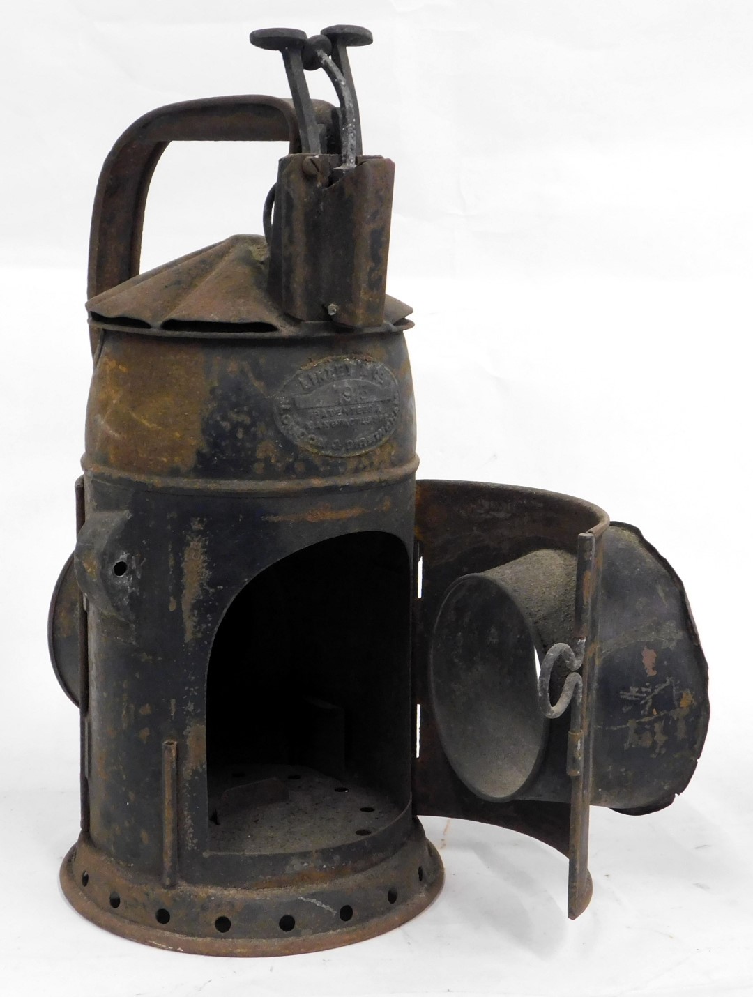 A railway hand lamp, GWR pattern, 33cm high, and a road worker's oil lamp, circa 1915, 32cm high. (2 - Image 3 of 3
