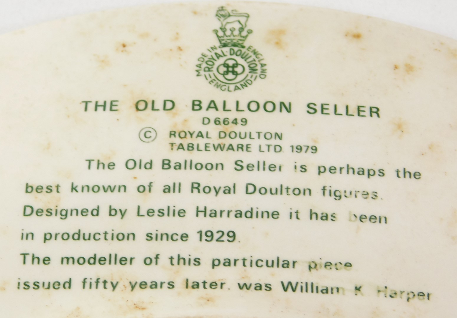 Two Royal Doulton cabinet plates, comprising The Balloon Man and the Balloon Woman, 26cm diameter. ( - Image 2 of 2