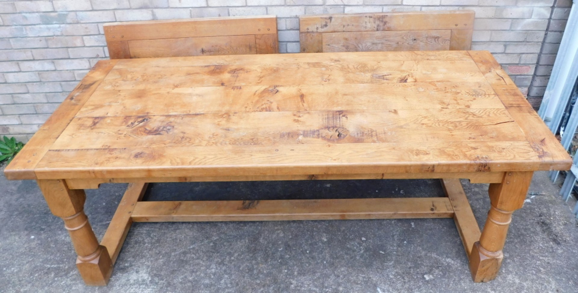 A light oak extending refectory table, with a plank top, shaped apron, on turned supports with flat - Image 2 of 2