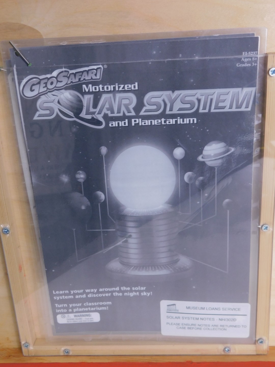 A geo safari motorised solar system and planetarium, with instructions in travel case, the case 59cm - Image 2 of 3