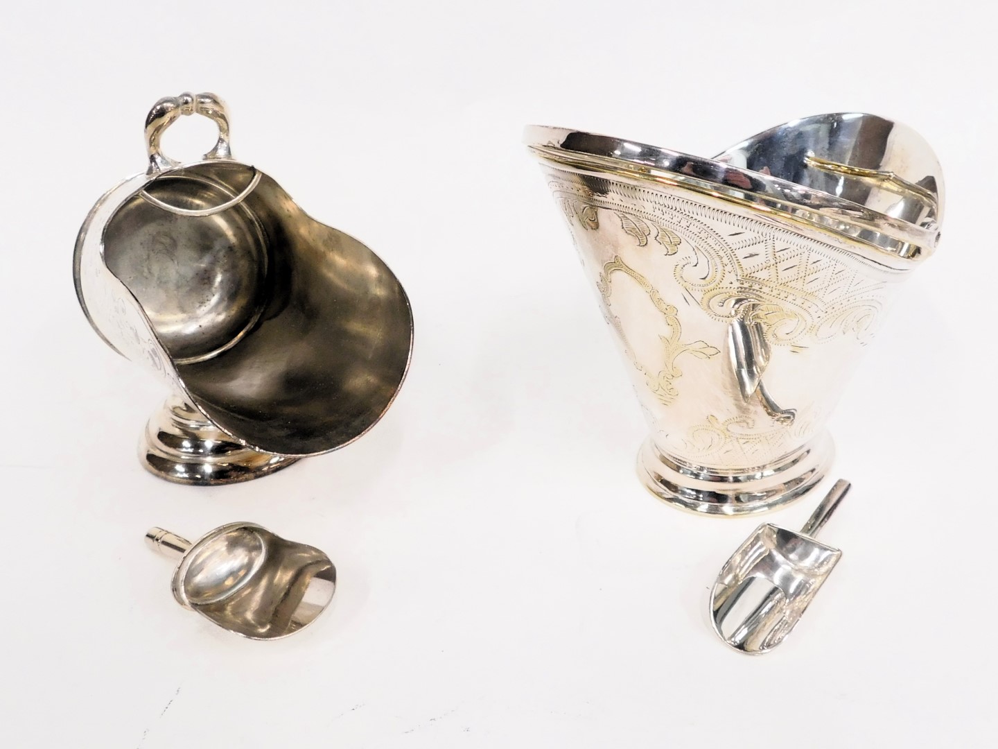 Silver plated wares, comprising toast rack, sugar bowl, ladle, cigarette box, mining log, and axe, a - Image 3 of 3